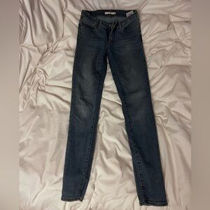 Levi Strauss Women’s 711 skinny jeans. W26L30